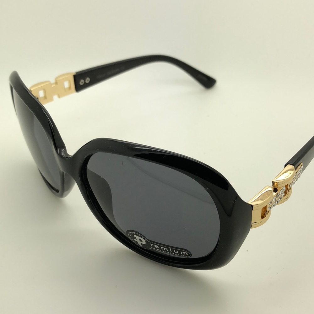 New woman’s sunglasses
